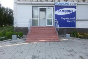 Вход с торца дома