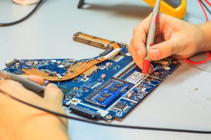 Сожнокомпонентный ремонт материнских плат после залитий, ударов