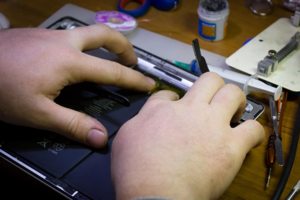 Процесс ремонта айпада