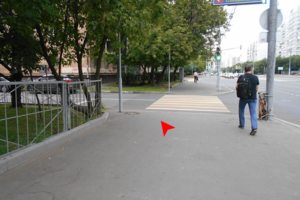 На лево, 3-й Хорошевский проезд.