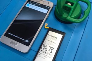 Samsung A3, замена аккумулятора
