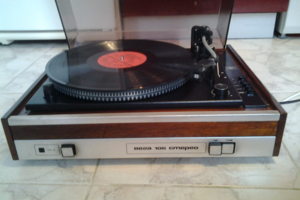 Проигрыватель винила.