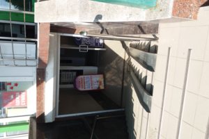 Вход в сам цокольный этаж