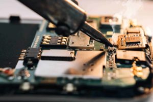 ремонт системной платы смартфона