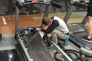 Обслуживание беговой дорожки Обслуживание беговой дорожки