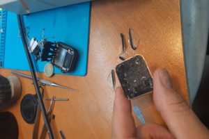 Процесс замены стекла на Apple watch 5