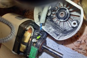 Ремонт мотора. Работали на засохшей машине.