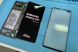 Замена стекла дисплея Samsung S10+