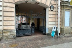 Вход в арке