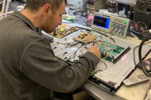 В нашем центре производится качественный ремонт телевизоров.