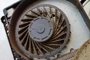 Sony PlayStation 4 чистка от пыли