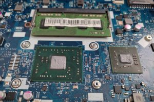 Замена термопасты, чистка от пыли радиатора.