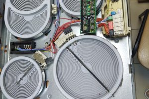 Ремонт электронного модуля варочной панели.