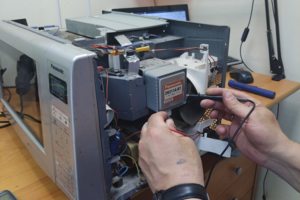 Ремонт микроволновой печи.