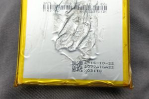 Замена батареи в телефоне