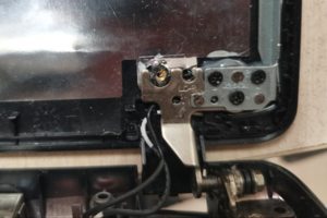 Ремонтируем петли ноутбука