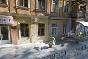 вход со стороны сквера