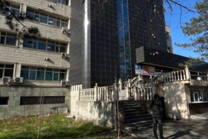 Вход с ул. Тоголок Молдо