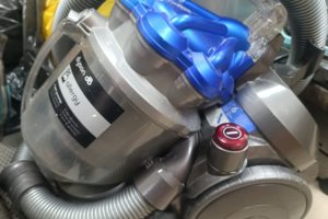 Замена двигателя и фильтров пылесоса Dyson.
