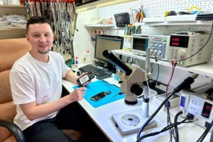 Ремонт телефонов.