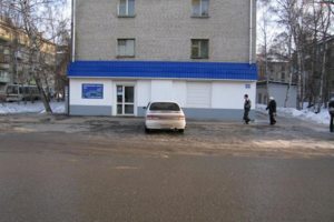 Вход со стороны улицы Каратшова