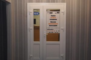 Вход в наш СЦ. После основного входа сразу налево и направо.