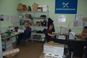 В офисе сервисного центра Грундфос